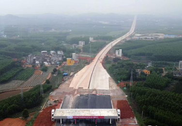 新扶公路建設(shè)使用起重滑車